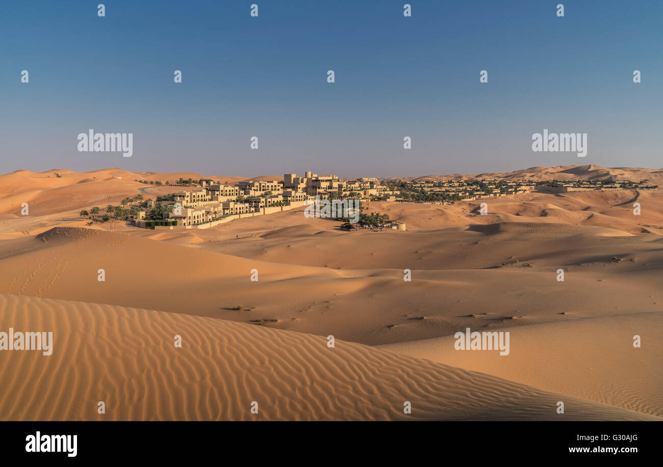 Le Qasr Al Sarab Desert Resort, un complexe de luxe par Anantara dans le désert, Abu Dhabi, Émirats Arabes Unis Banque D'Images