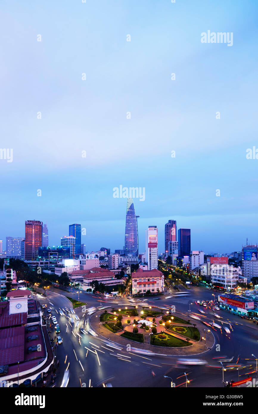 Marché de Ben Thanh et Bitexco Financial Tower, Ho Chi Minh Ville (Saigon), Vietnam, Indochine, Asie du Sud-Est, l'Asie Banque D'Images