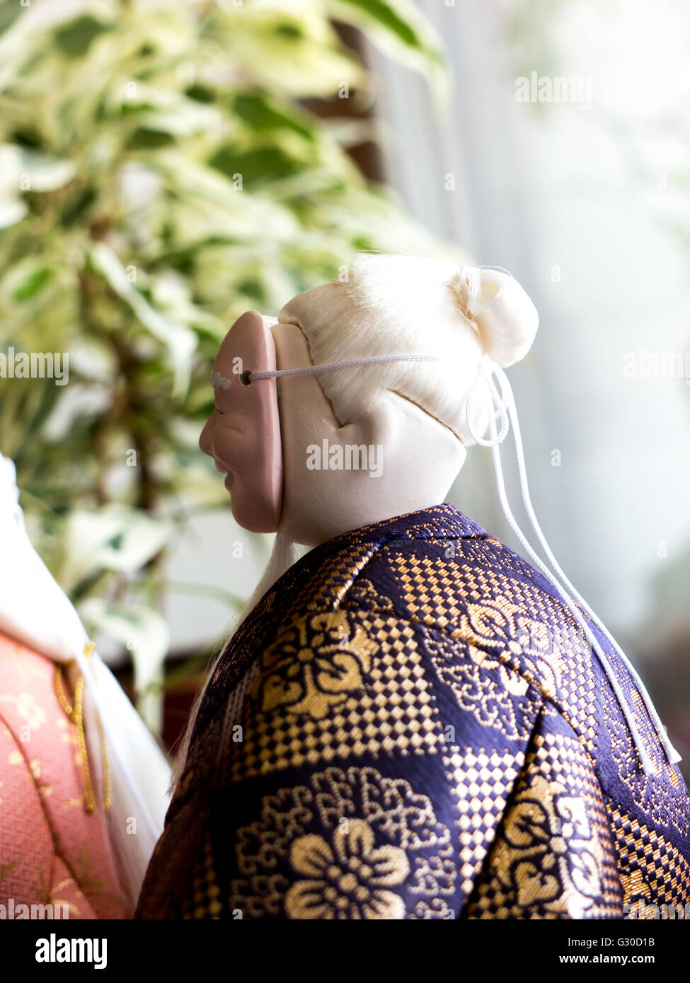 GOMEL, Bélarus - 24 MAI 2015:l'Antique Kimekomi poupée Japonaise vieil homme Jo représentant un jeu de Noh, 'Le vieux couple de la Takasago' Banque D'Images