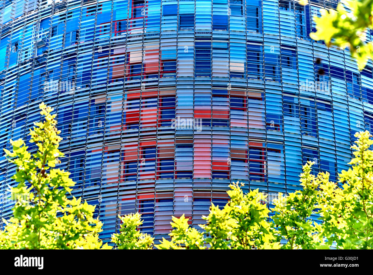 La Torre Agbar est un gratte-ciel de 38 étages de la tour / situé entre l'Avinguda Diagonal et la rue Badajoz Banque D'Images