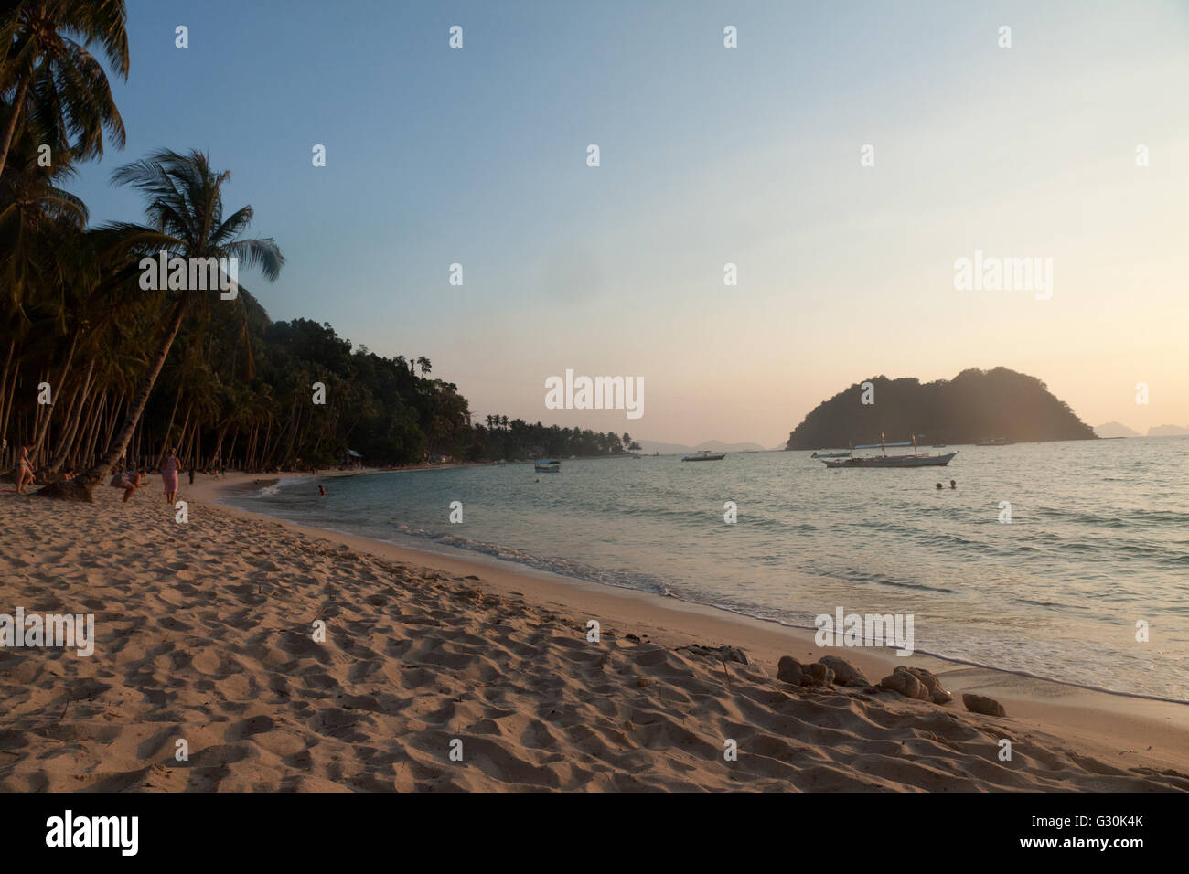Real beach life sur l'île de Palawan, Philippines Banque D'Images