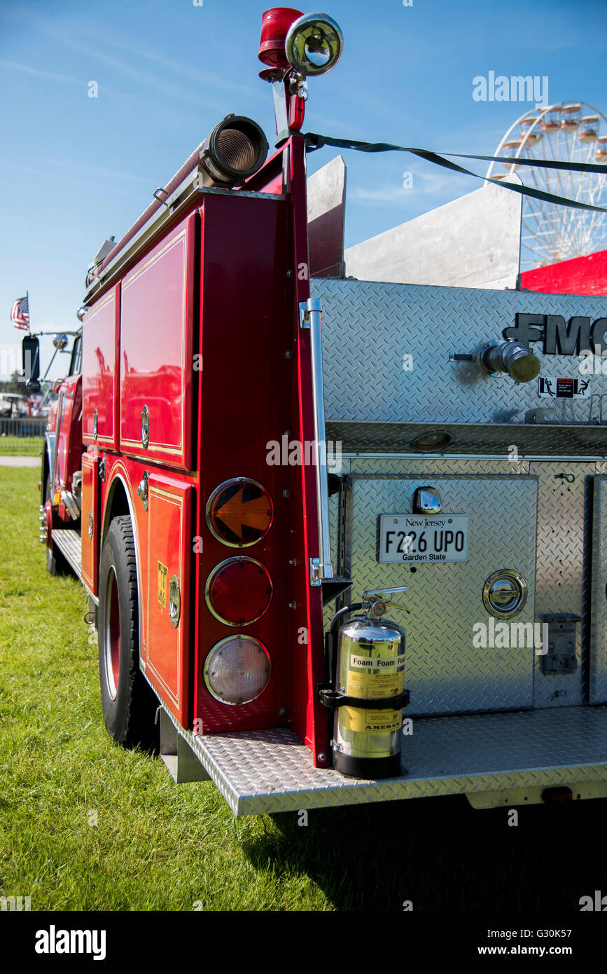 Un Grand Camion De Pompiers Rouge à Manhattan Photographie éditorial -  Image du américain, véhicule: 102591437