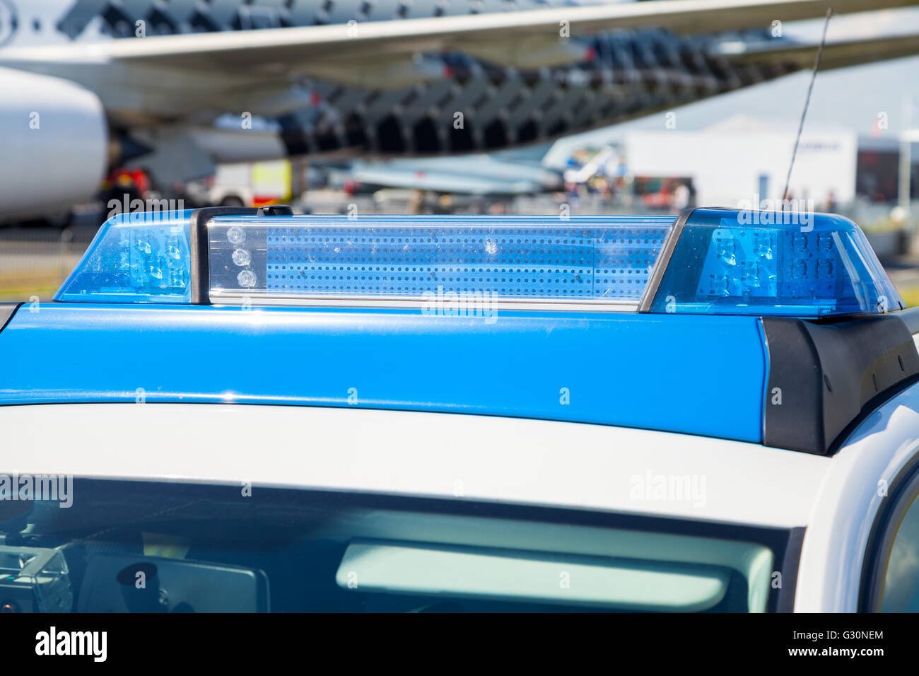 BERLIN / ALLEMAGNE - juin 3, 2016 : voiture de police allemand se dresse sur aéroport Schönefeld / Berlin, Allemagne le 3 juin 2016. Banque D'Images