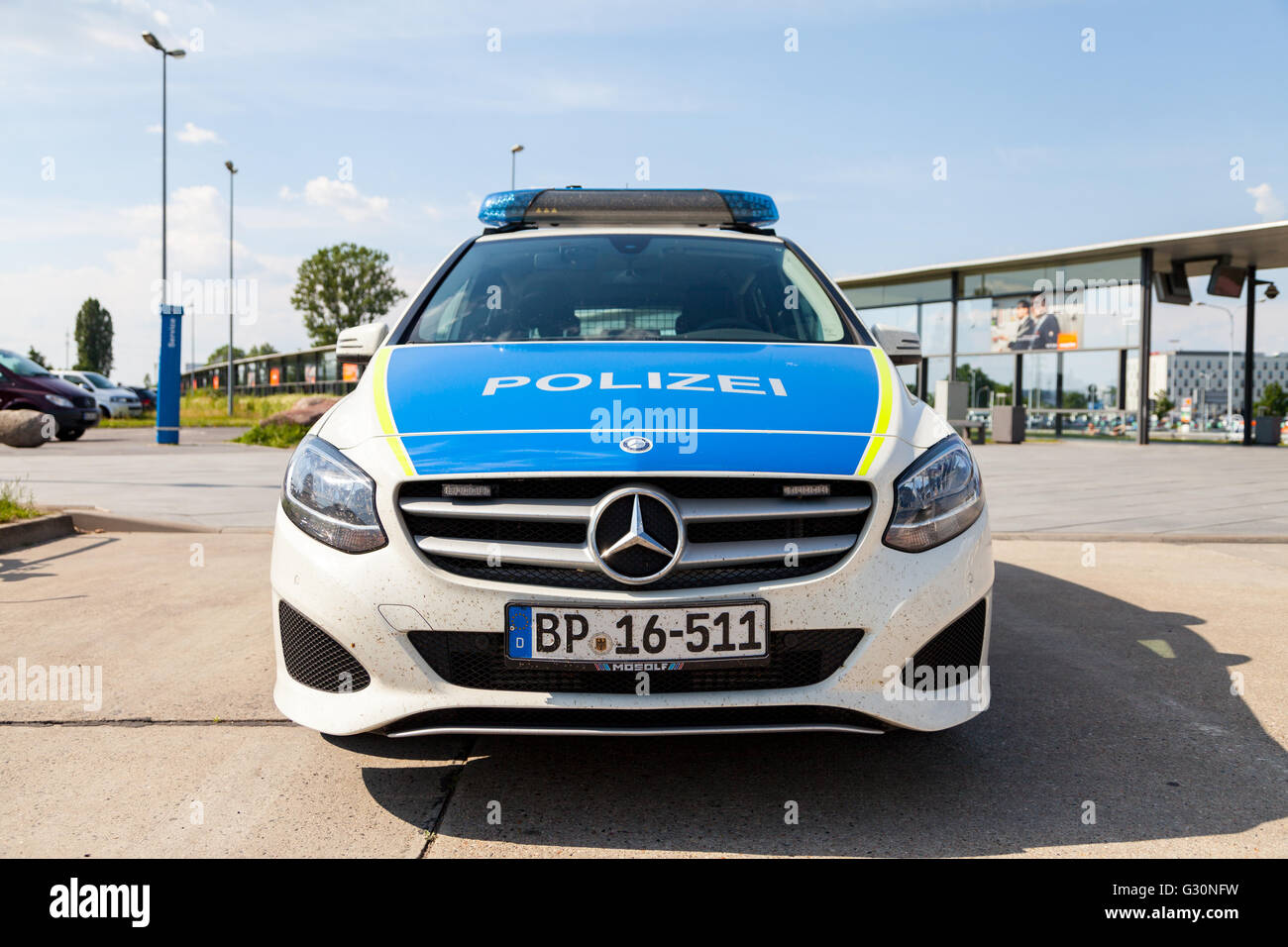 BERLIN / ALLEMAGNE - juin 4, 2016 : voiture de police allemand se dresse sur aéroport Schönefeld / Berlin, Allemagne le 4 juin 2016. Banque D'Images