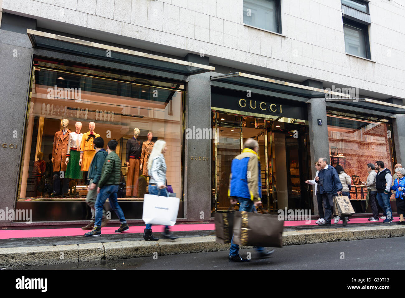 Via Monte Napoleone : Magasin de Gucci, Italie, Lombardie, Vénétie, Milano, Milan , Banque D'Images