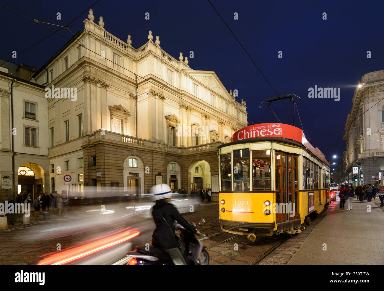 Opera Scala et vieux tram, Italie, Lombardie, Vénétie, Milano, Milan , Banque D'Images