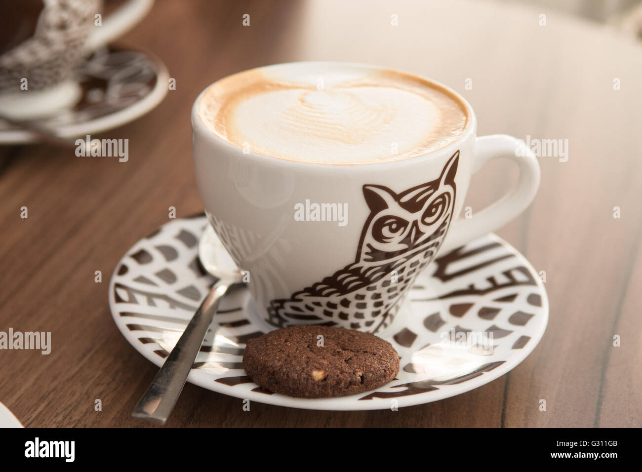 Cappuccino de Cukiernia Sowa café sur Long Street au coeur de Gdansk, Pologne Banque D'Images