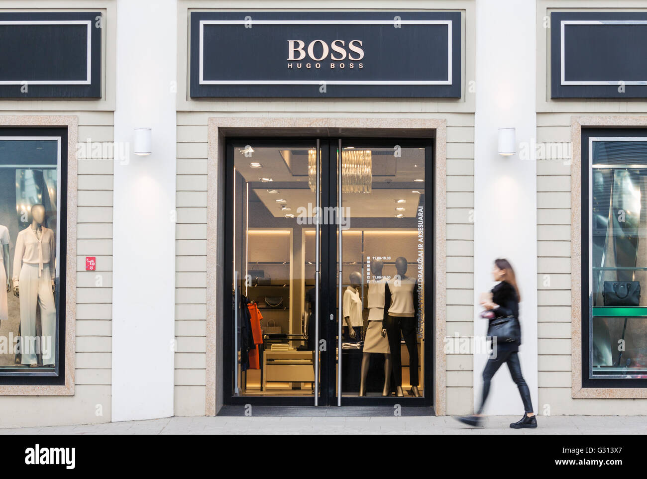 Maison de mode de luxe Hugo Boss de l'entrée du magasin Banque D'Images