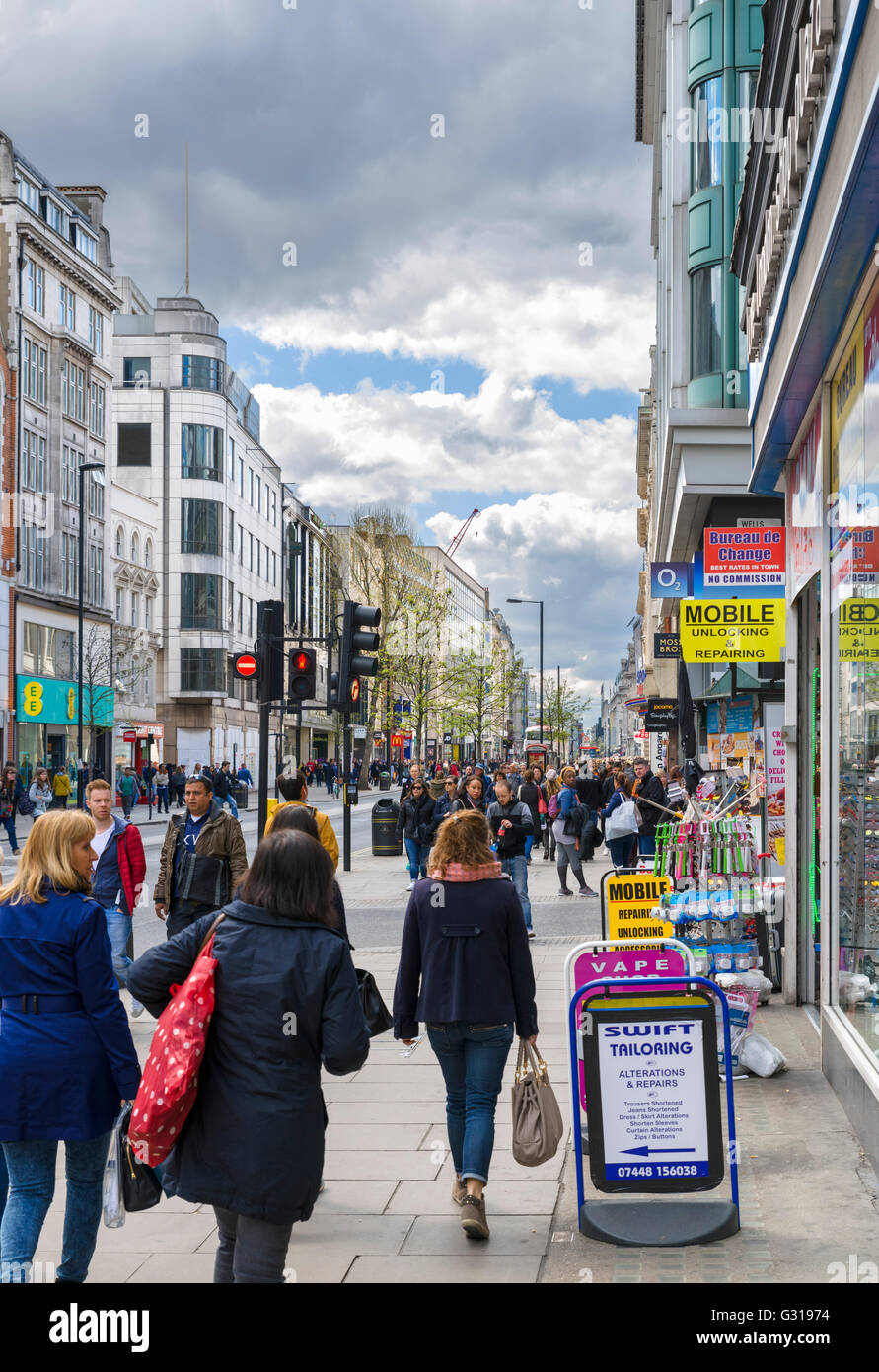 Boutiques d'Oxford Street dans le West End, Londres, Angleterre, Royaume-Uni Banque D'Images