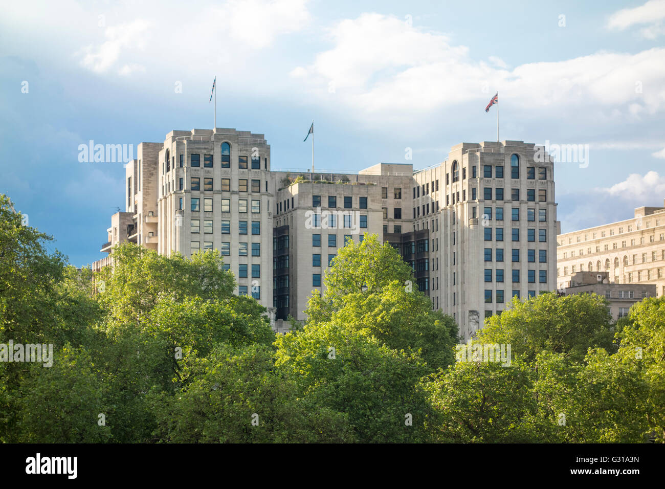 L'Adelphi, Westminster, vue sur Victoria Embankment. London, UK Banque D'Images