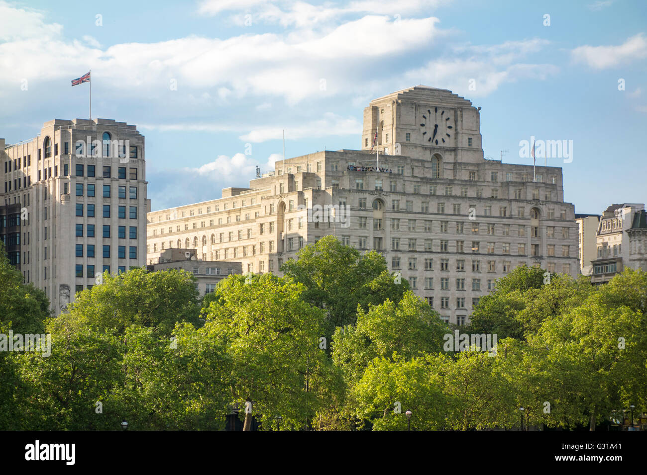 L'hôtel Savoy vue sur Victoria Embankment. London, UK Banque D'Images
