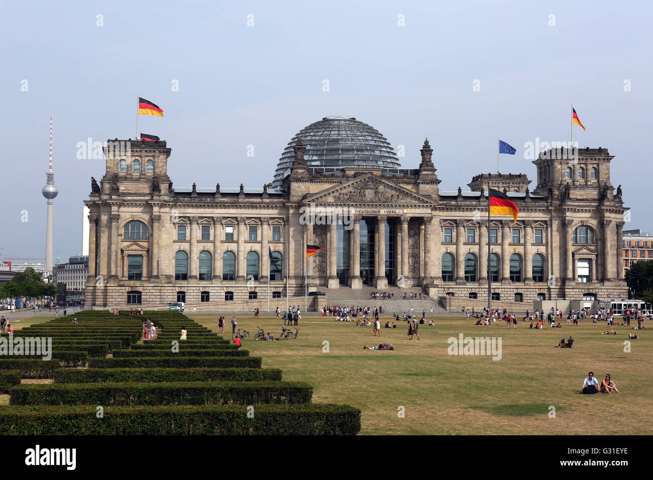 Berlin, Allemagne, donnant sur le Palais du Reichstag et la tour de télévision Banque D'Images