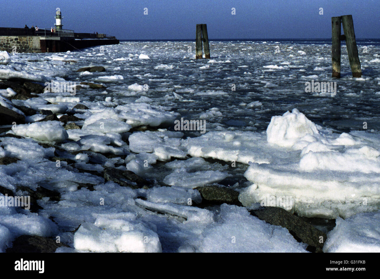 Warnemuende, DDR, plaques de glace sur la mer Baltique Banque D'Images