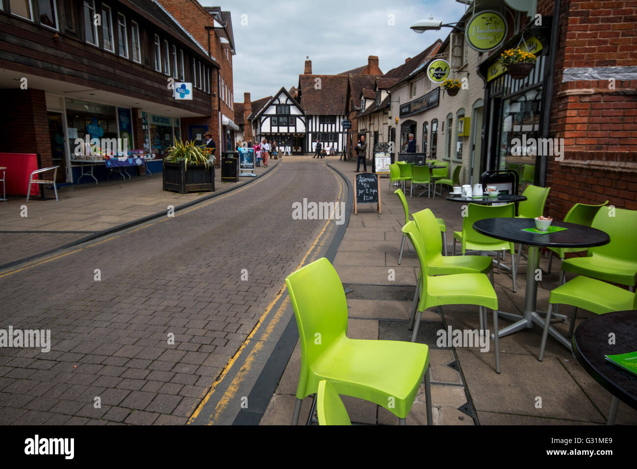 Salon de thé de la chaussée piétonne boulangerie sur meer Road, Stratford-upon-Avon, Warwickshire, Angleterre, Royaume-Uni Banque D'Images