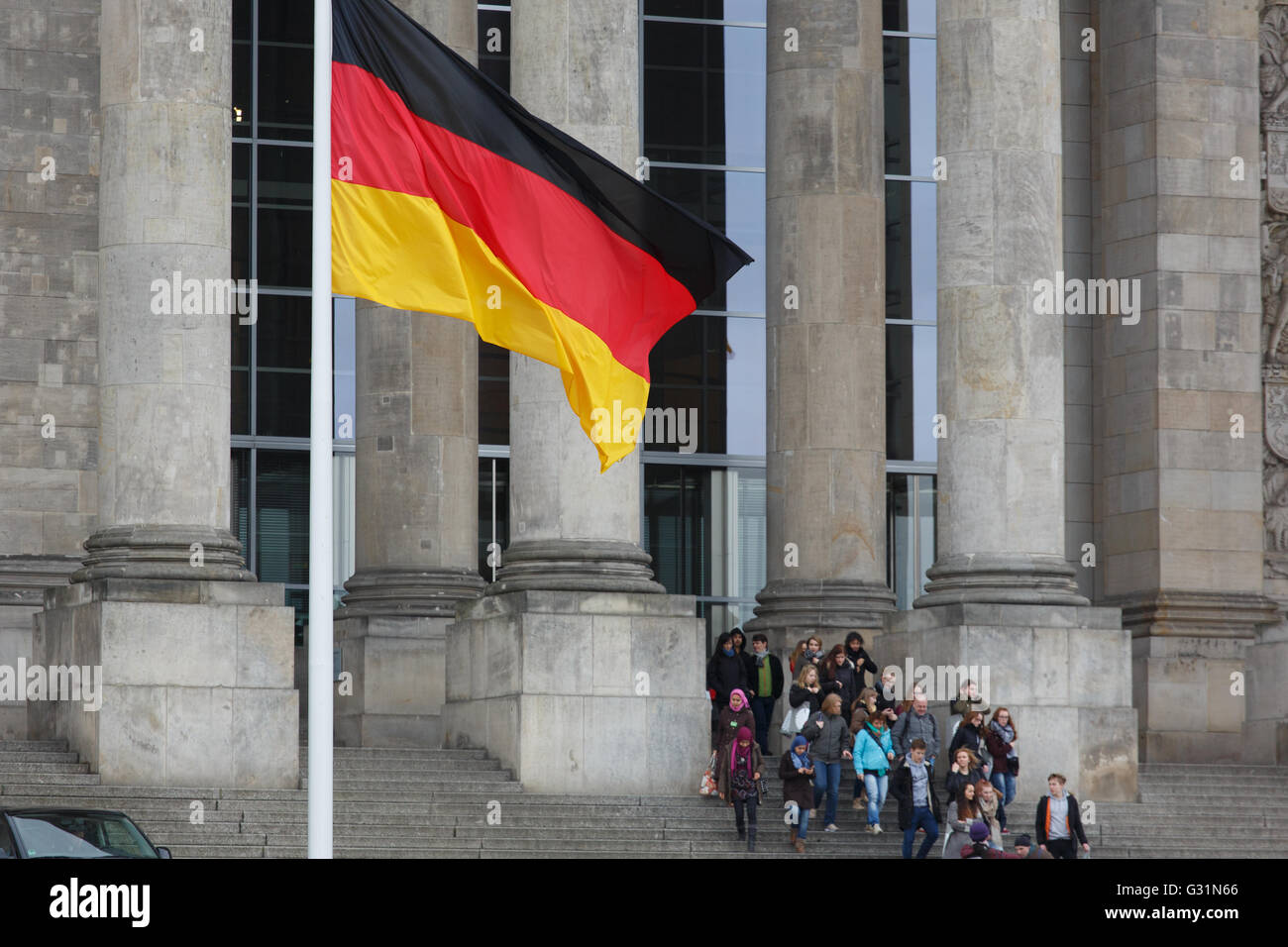 Berlin, Allemagne, drapeau allemand en berne au Bundestag Banque D'Images