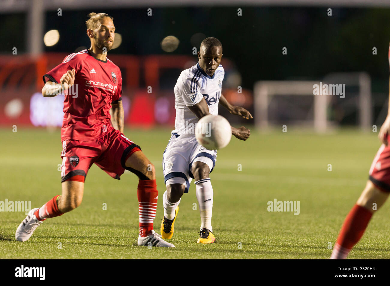 01 juin 2016 : Vancouver Whitecaps Kekuta Manneh (23) lance la balle vers le filet au cours de l'Amway match de championnat canadien entre les Whitecaps de Vancouver et Ottawa Fury FC à la TD Place Stadium à Ottawa, ON, Canada. Ottawa Fury FC a remporté la première étape de la demi-finale 2-0. Daniel Lea/CSM Banque D'Images