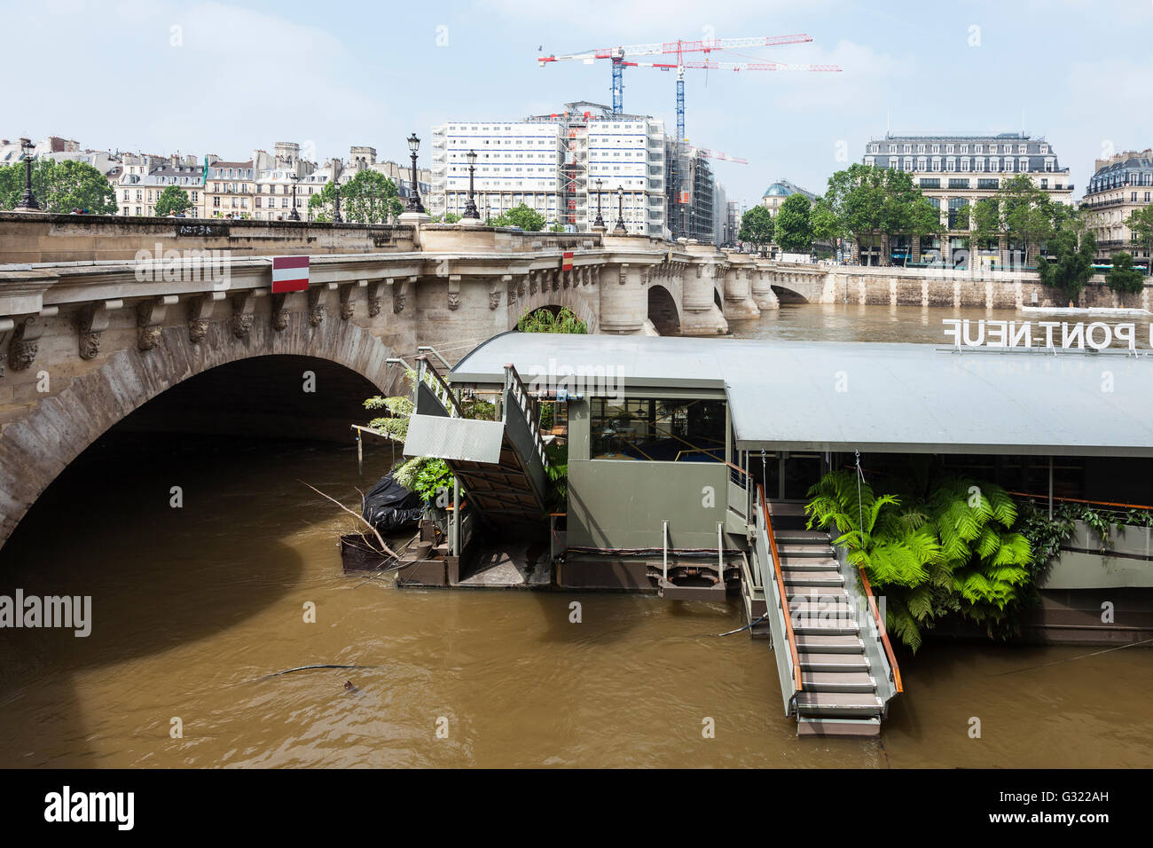 Paris, France. 06 Juin, 2016. Diminution des inondations, decrue de la Seine, Pont Neuf, Jardins du Pont Neuf, Paris, 06/06/2016 Credit : Ignacio Gomez Sales/Alamy Live News Banque D'Images