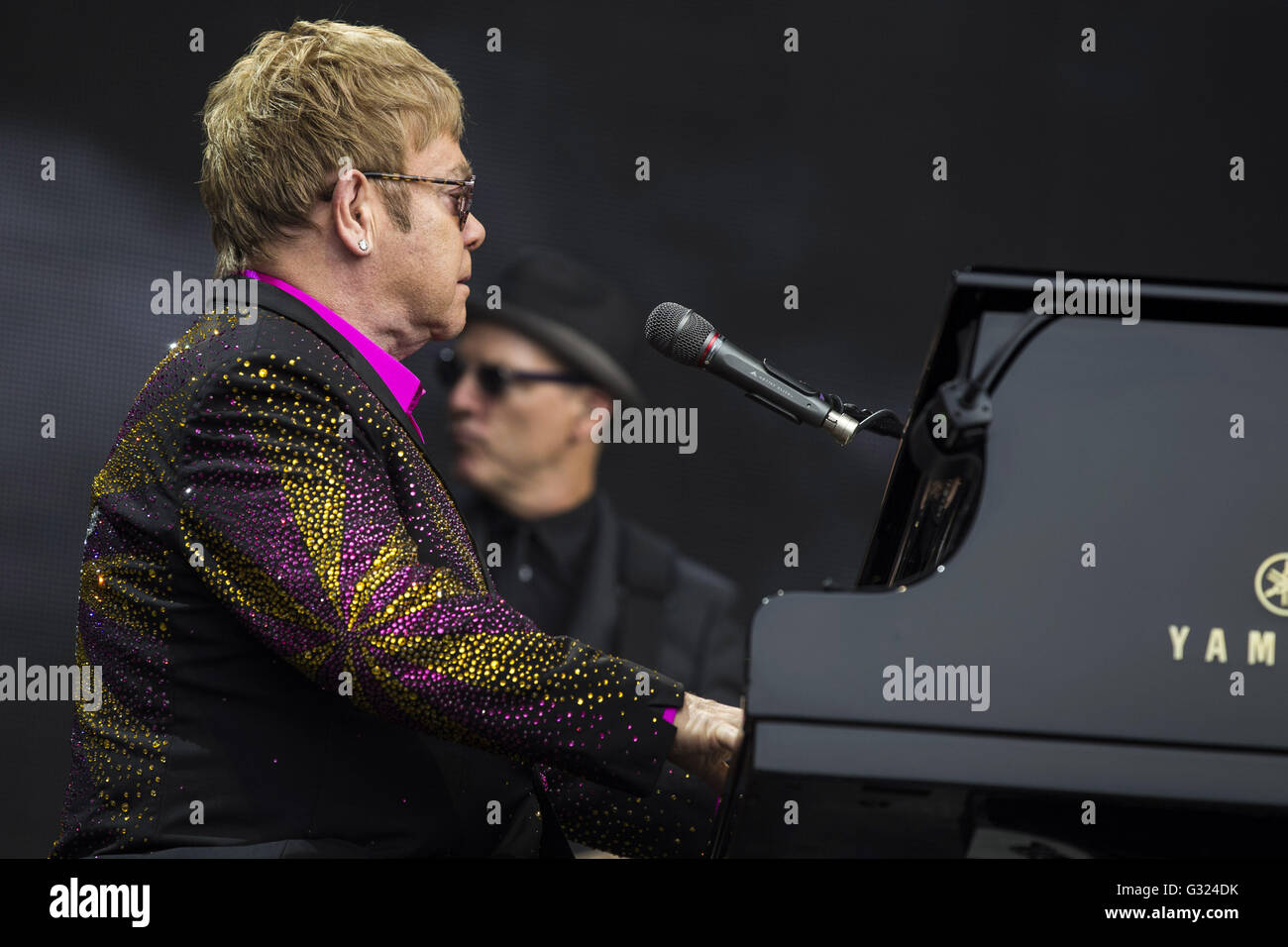 Erfurt, Allemagne. 4 juin, 2016. Elton John il se produit sur scène lors de son "Merveilleux Crazy Night Tour 2016' au bistro le 4 juin 2016 à Erfurt, en Allemagne. | Verwendung weltweit © dpa/Alamy Live News Banque D'Images