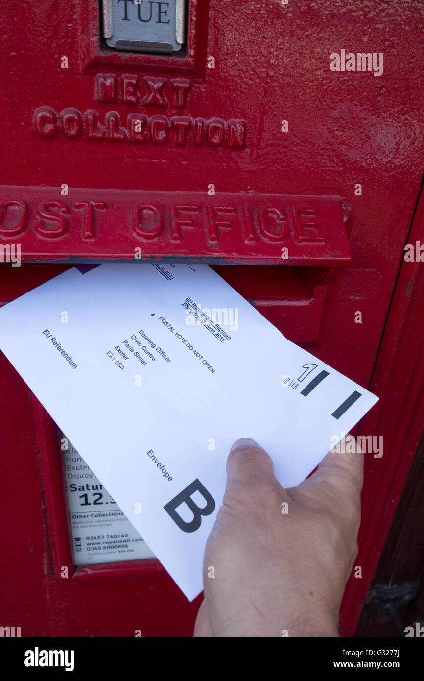 Exeter UK 7 juin 2016 référendum de l'Union européenne le vote par bulletin de vote postal affichage dans une boîte postale. Dernier jour pour demander un vote postal demain. Banque D'Images