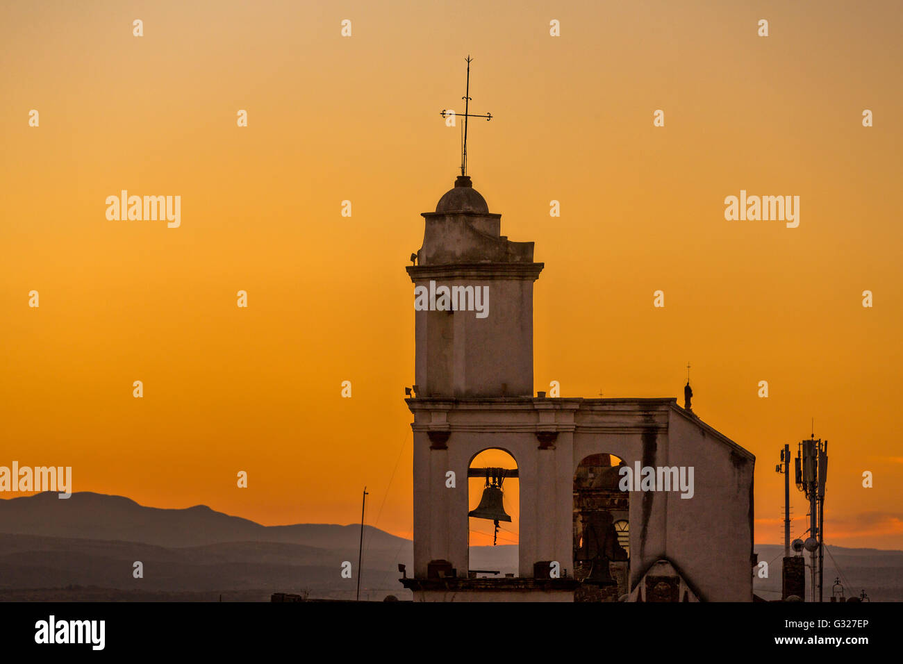 Le clocher de l'Templo de la Tercera Orden ou l'Église du troisième ordre au coucher du soleil dans le centre historique de San Miguel de Allende, Mexique. Banque D'Images