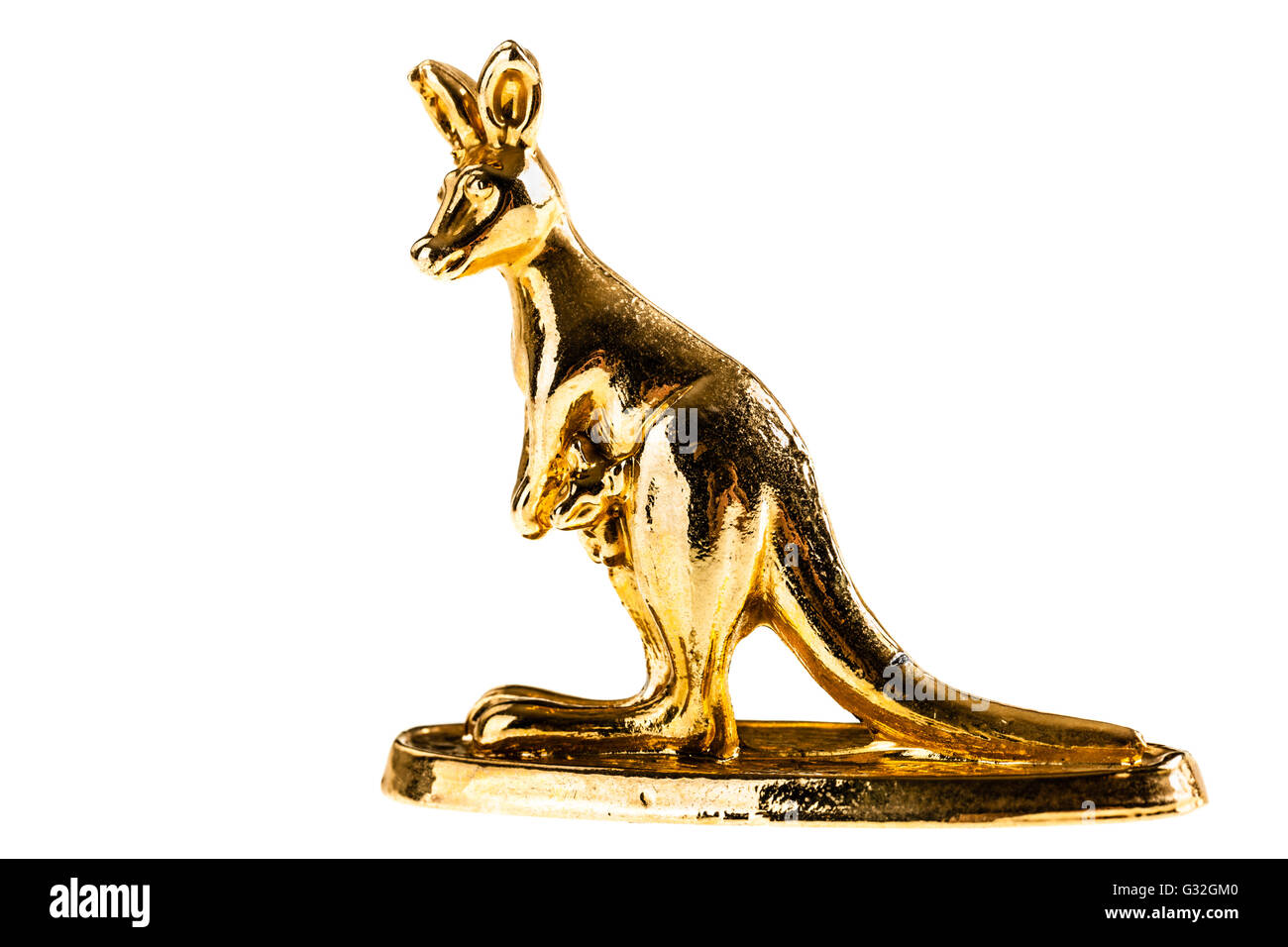 Une figurine kangourou d'or isolé sur fond blanc Banque D'Images