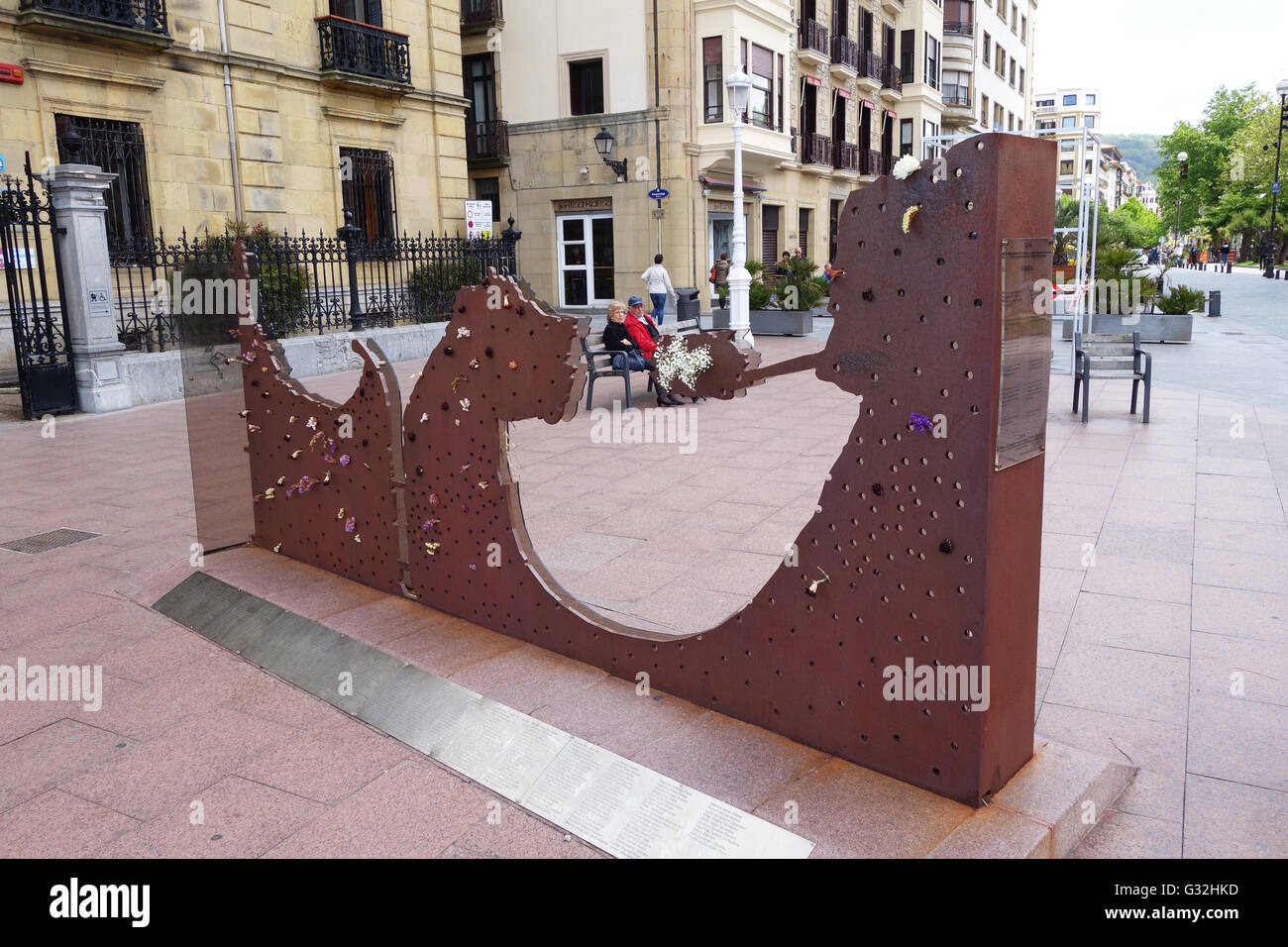 San Sebastian ou Donostia Pays Basque Espagne. Sculpture intitulée La double en mémoire des 400 habitants exécutés par le Franco regi Banque D'Images