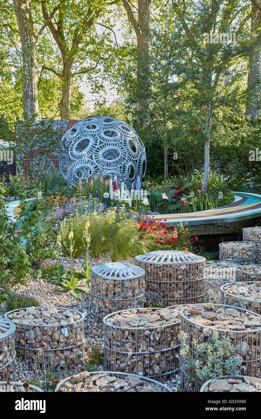 Chelsea Flower Show 2016 Jardins Concepteur Rosy Hardy Le Brewin Dolphin Garden Banque D'Images