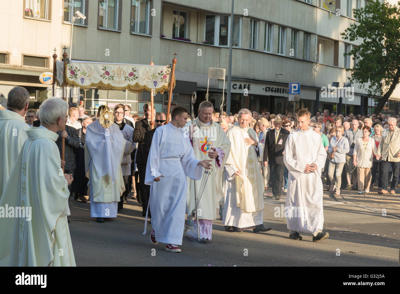 Corpus Christi procession dans le centre de Gdynia, Tricity, Pologne, Europe Banque D'Images