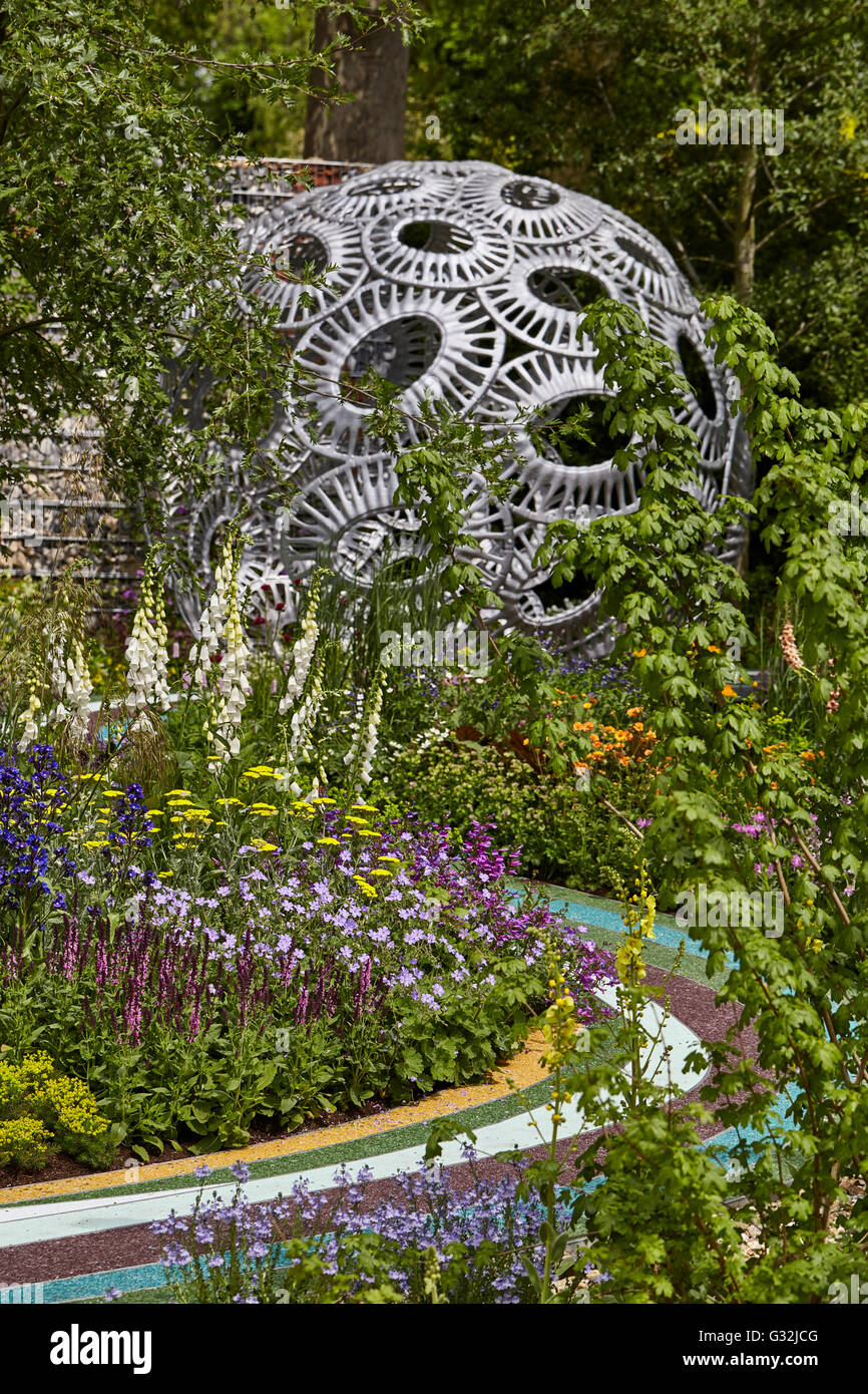 Chelsea Flower Show 2016 Le Hardy Rose Brewin Dolphin Garden Banque D'Images