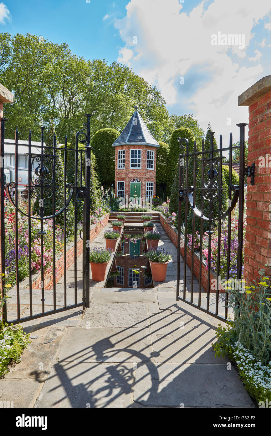 Chelsea Flower Show 2016 Le Britannique Harrods excentriques jardin conçu par Diarmuid Gavin Banque D'Images