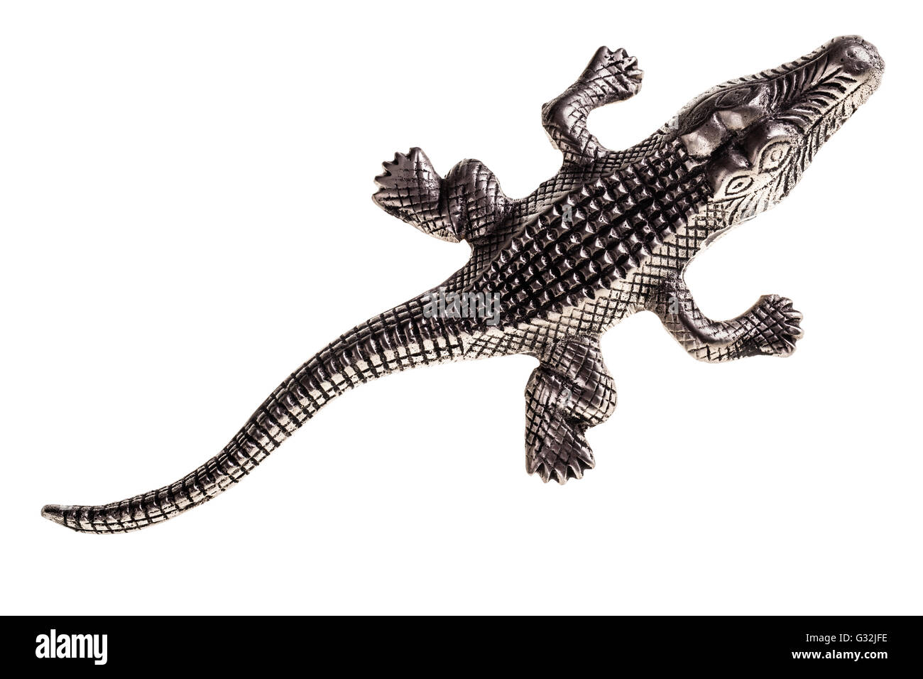 Une figurine crocodile métallique isolé sur fond blanc Banque D'Images