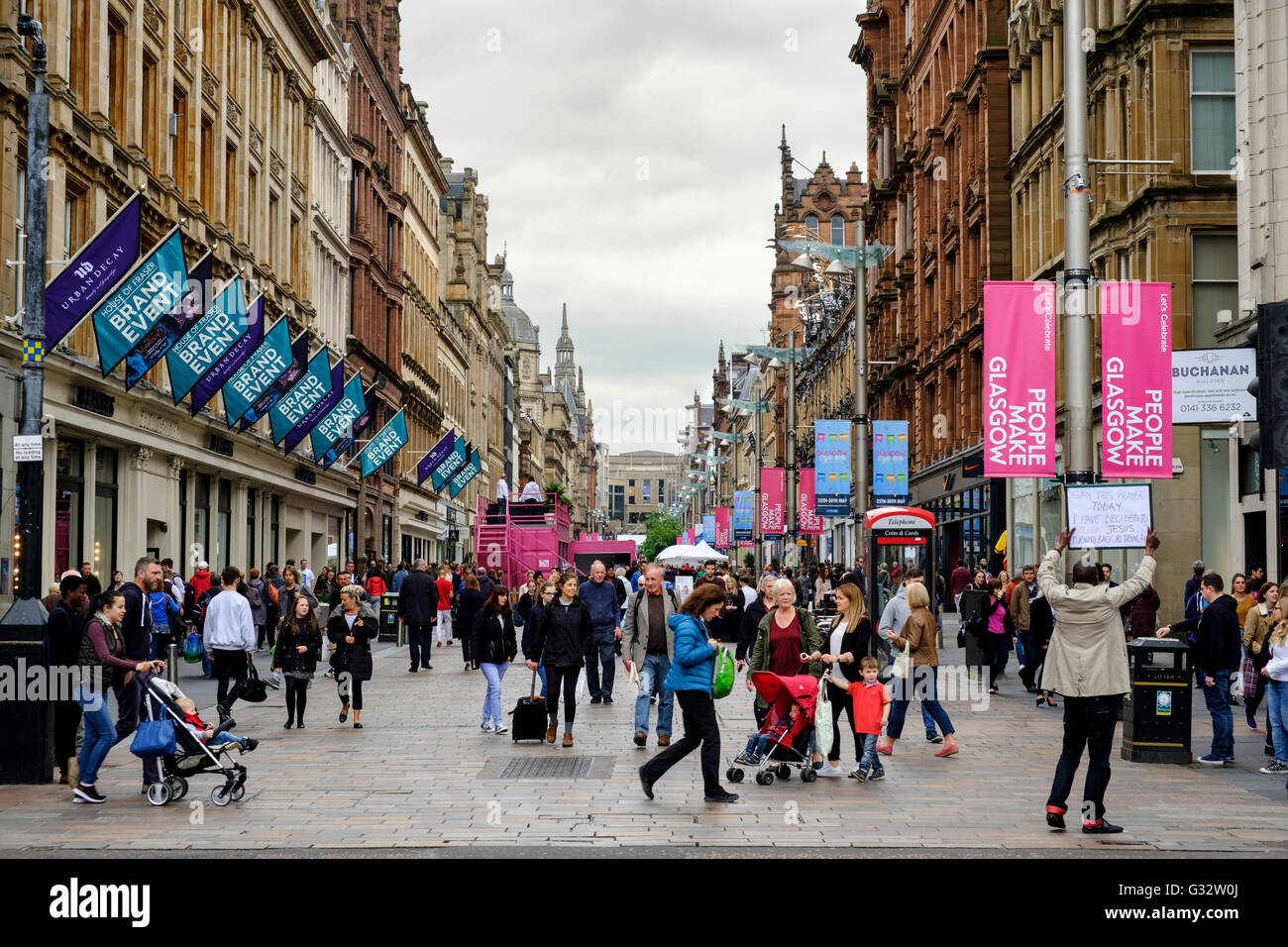 Voir des bâtiments historiques sur Buchanan Street, célèbre rue dans le centre de Glasgow, Royaume-Uni Banque D'Images