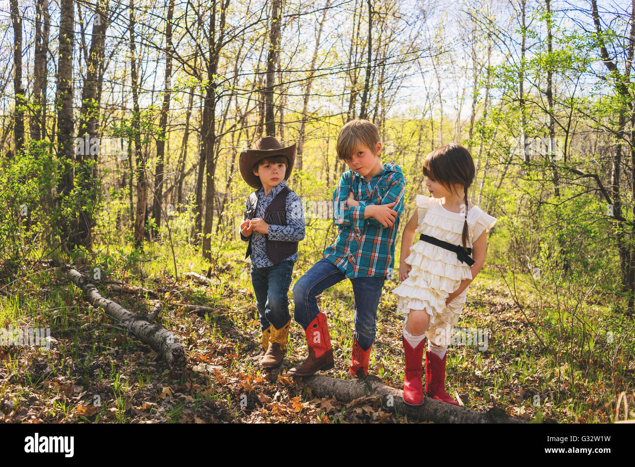 Trois enfants déguisés en cowboys Banque D'Images