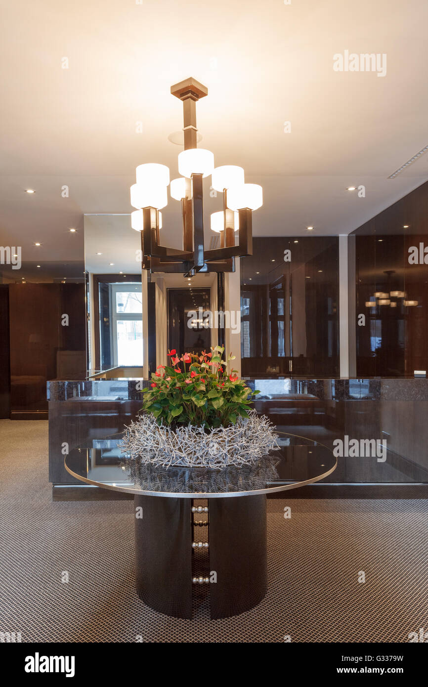 Salle de réception de luxe vide dans immeuble de bureaux modernes Banque D'Images