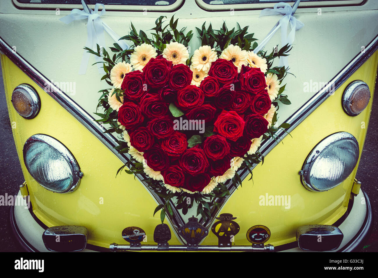 Coeur de fleur sur Vintage VW Bulli Bus Banque D'Images