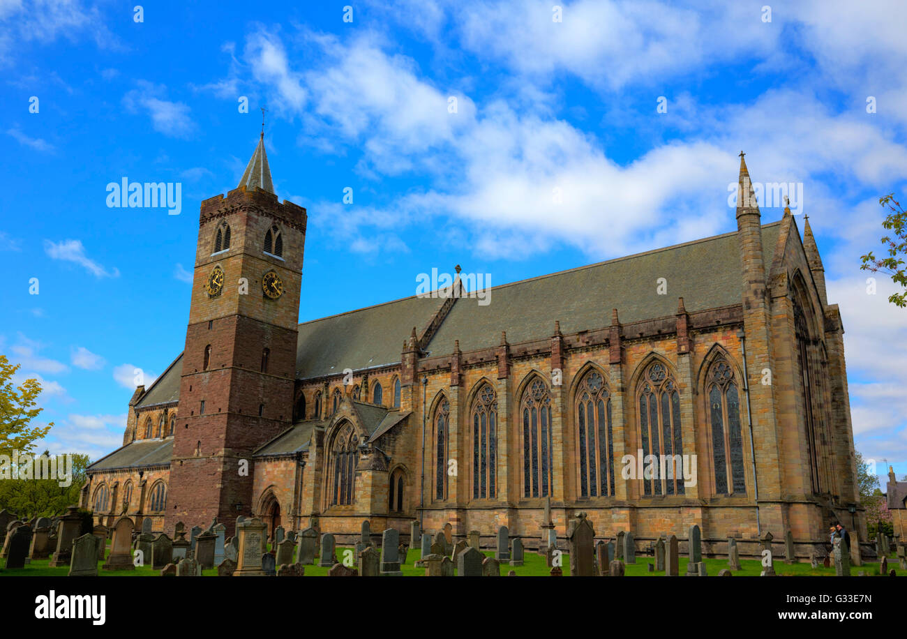 Cathédrale de Dunblane Ecosse Royaume-Uni près de Stirling église médiévale colorful Banque D'Images