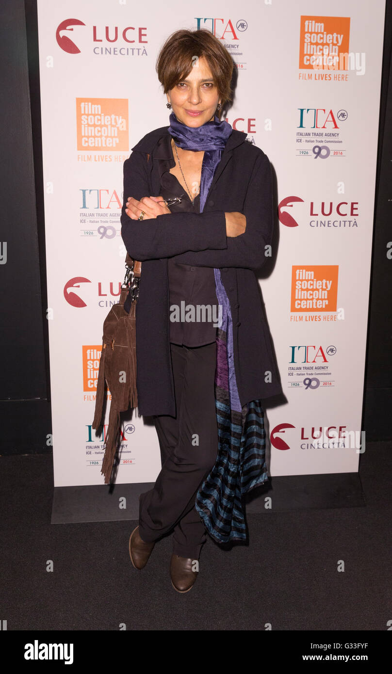 New York, NY USA - 3 juin 2016 : Laura Moranti assiste à la cérémonie pour souligner l'ouverture de Routes Ouvertes : nouveau cinéma italien à Walter Lire Theatre Banque D'Images