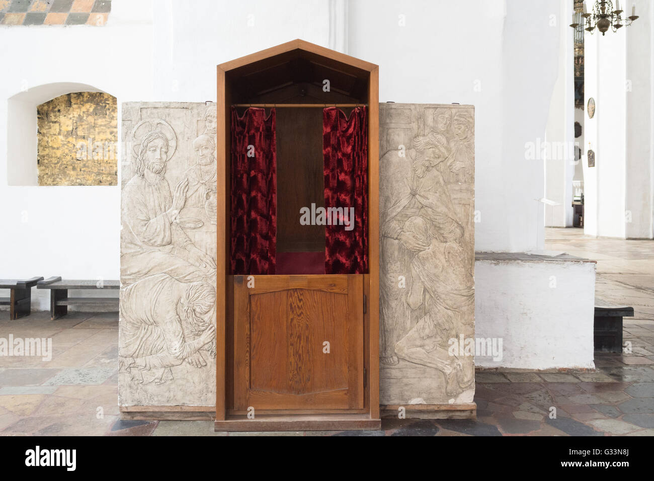 Confession confessionnal fort stand St Marys Church, Gdansk, Pologne, Europe Banque D'Images