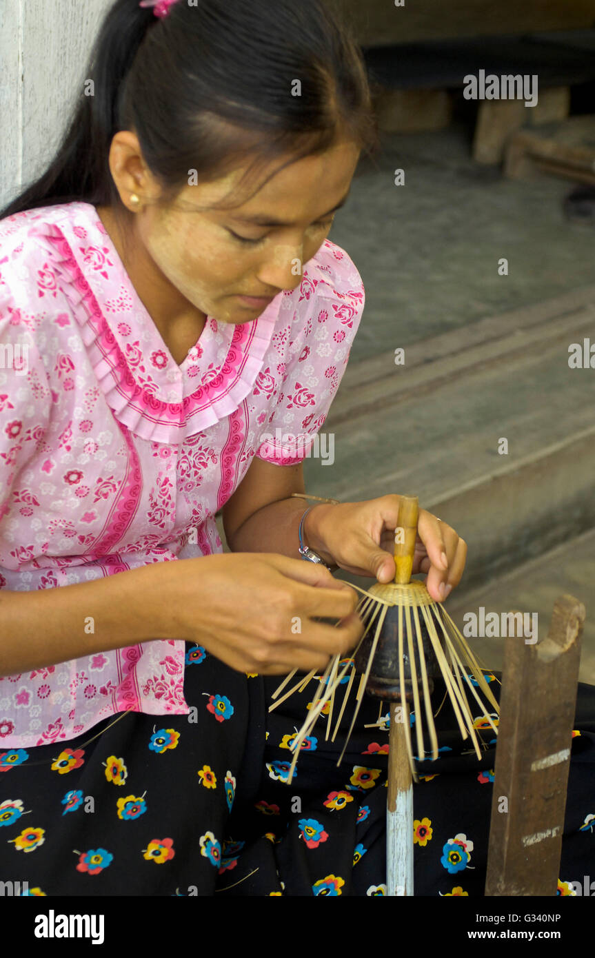 Papier fabriqué à Mandalay Bagan Myanmar parapluies Banque D'Images