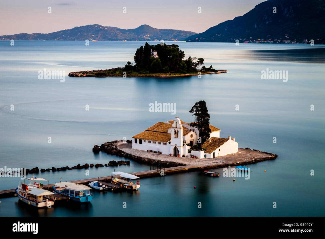 Monastère de Vlachernes et l'île de la souris, Kanoni, Corfou, Grèce Banque D'Images