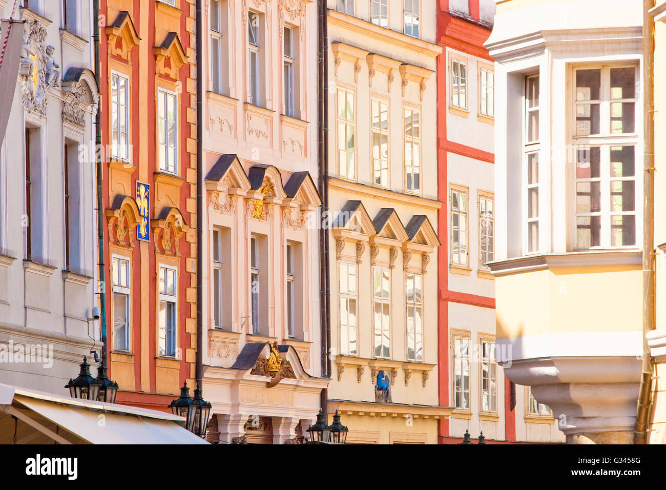 République tchèque, Prague - Belles maisons sur la place de la Vieille Ville Banque D'Images