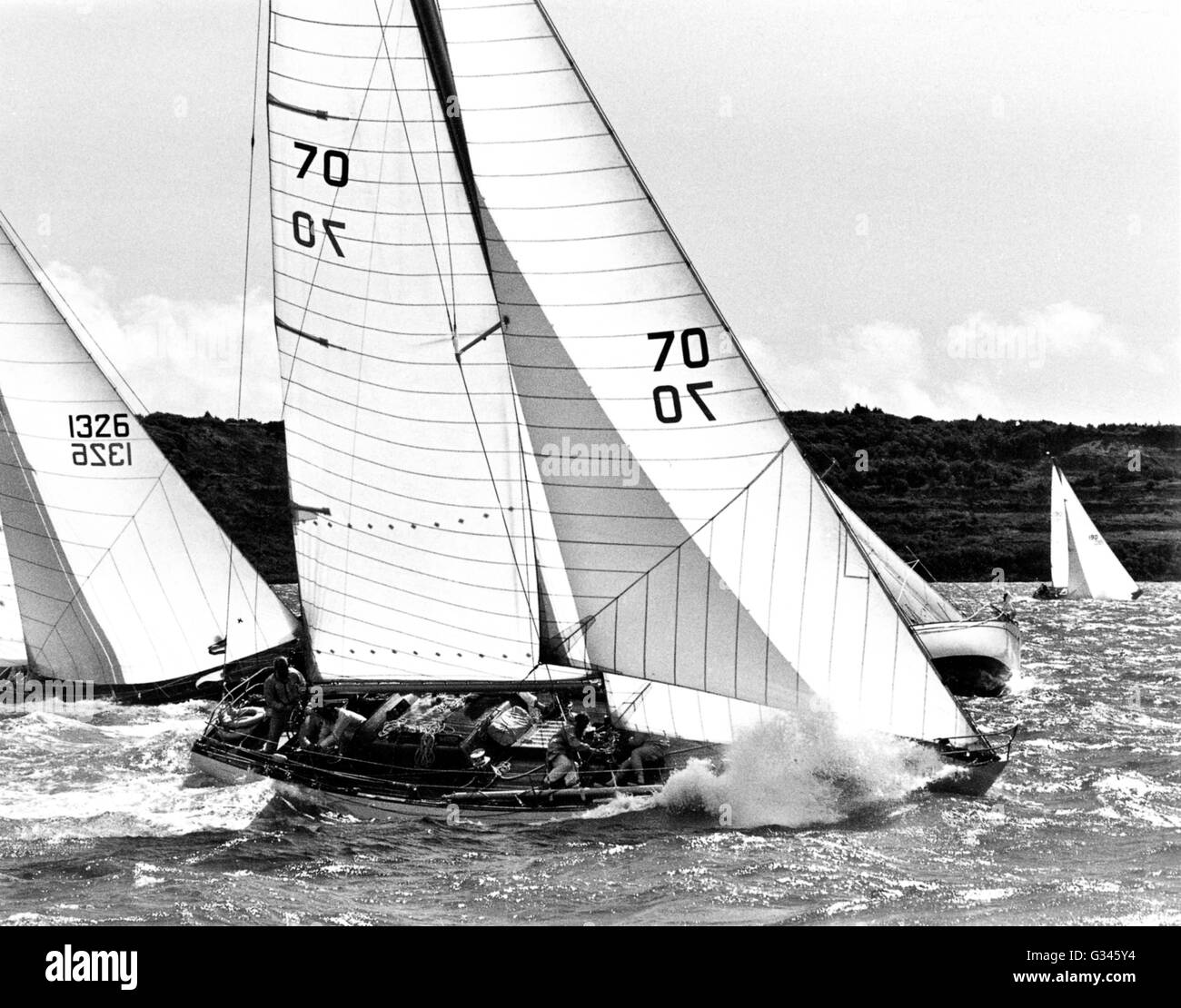 AJAXNETPHOTO. Août, 1971. SOLENT, en Angleterre. - FASTNET RACE - ADMIRAL'S CUP 1971 - ÉQUIPE AUSTRALIENNE ENTRÉE RAGAMUFFIN SE DIRIGE VERS L'OUEST AU DÉBUT DE LA Fastnet Race 605 milles. PHOTO:JONATHAN EASTLAND/AJAX REF:RAGAMUFFIN 1971 Banque D'Images