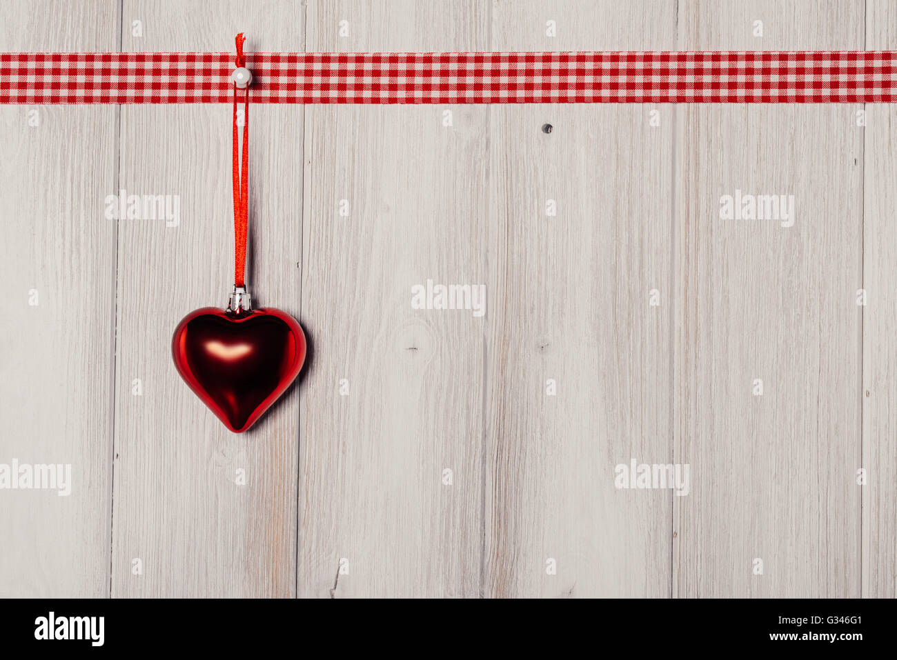 Forme de coeur sur fond de bois vintage, décorer la Saint-Valentin Banque D'Images