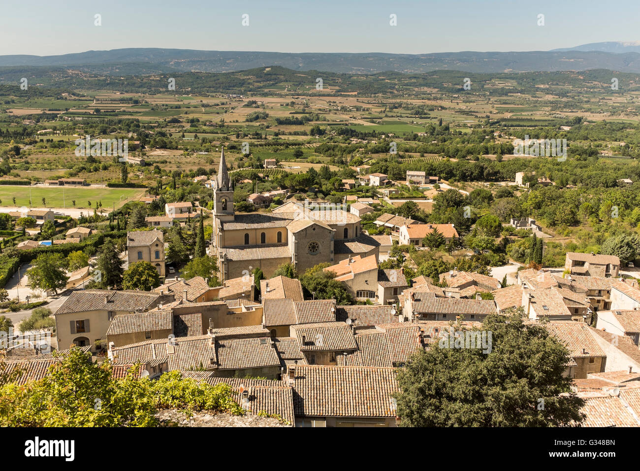 Vue sur le village de Bonnieux, Luberon, Vaucluse, Provence-Alpes-Côte d'Azur, France Banque D'Images