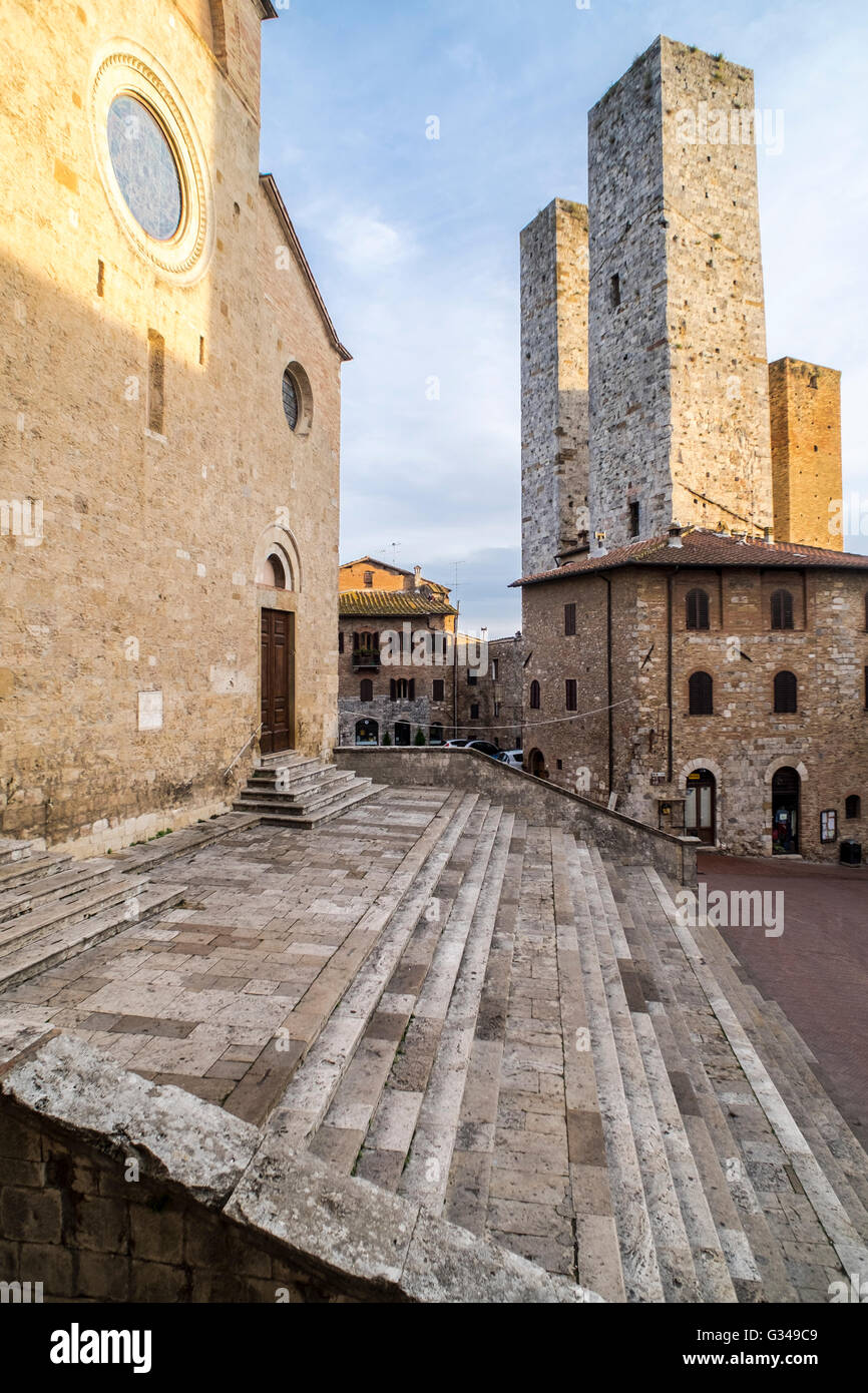 La Piazza del Duomo, SanGimignano, Village Médiéval, Toscane, Italie Banque D'Images