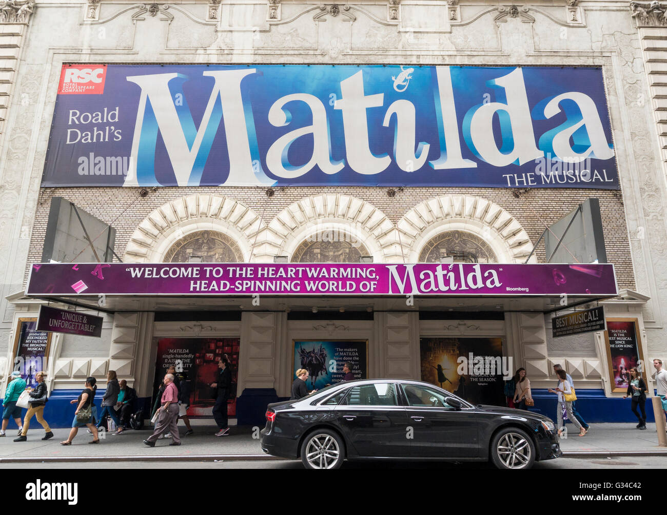 Extérieur de la Shubert Theatre à New York, en ce moment l'encore de Matilda Banque D'Images