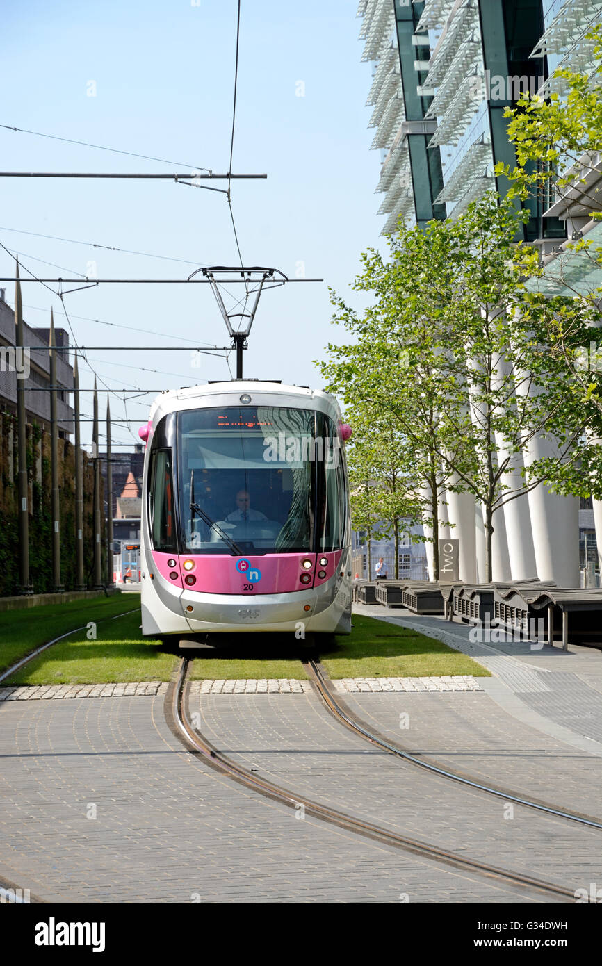 Le centre-ville de Midland Metro Tramway extension le long de Colmore Circus, Birmingham, Angleterre, Royaume-Uni, Europe de l'Ouest. Banque D'Images