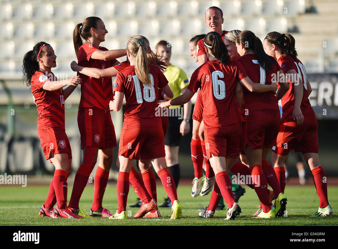 Les joueurs tchèques célèbrent le deuxième but au cours de la coupe  d'Europe de football féminin 2017 match qualificatif de la République  tchèque contre l'Irlande du Nord, dans la région de Jablonec