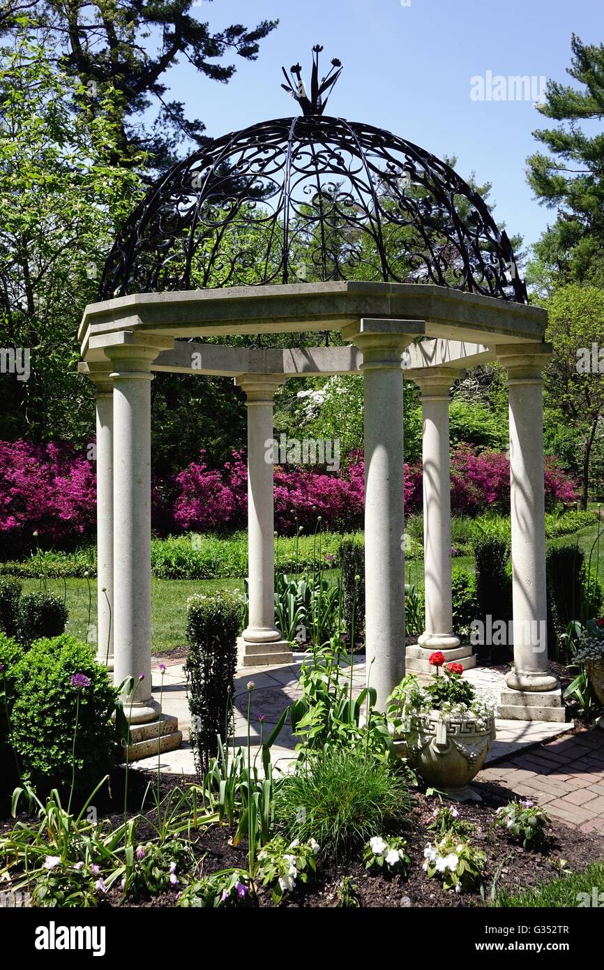 Gazebo de Temple Gardens, au printemps. Sayen House and Gardens Park, Hamilton, New Jersey, Mercer Comté Banque D'Images