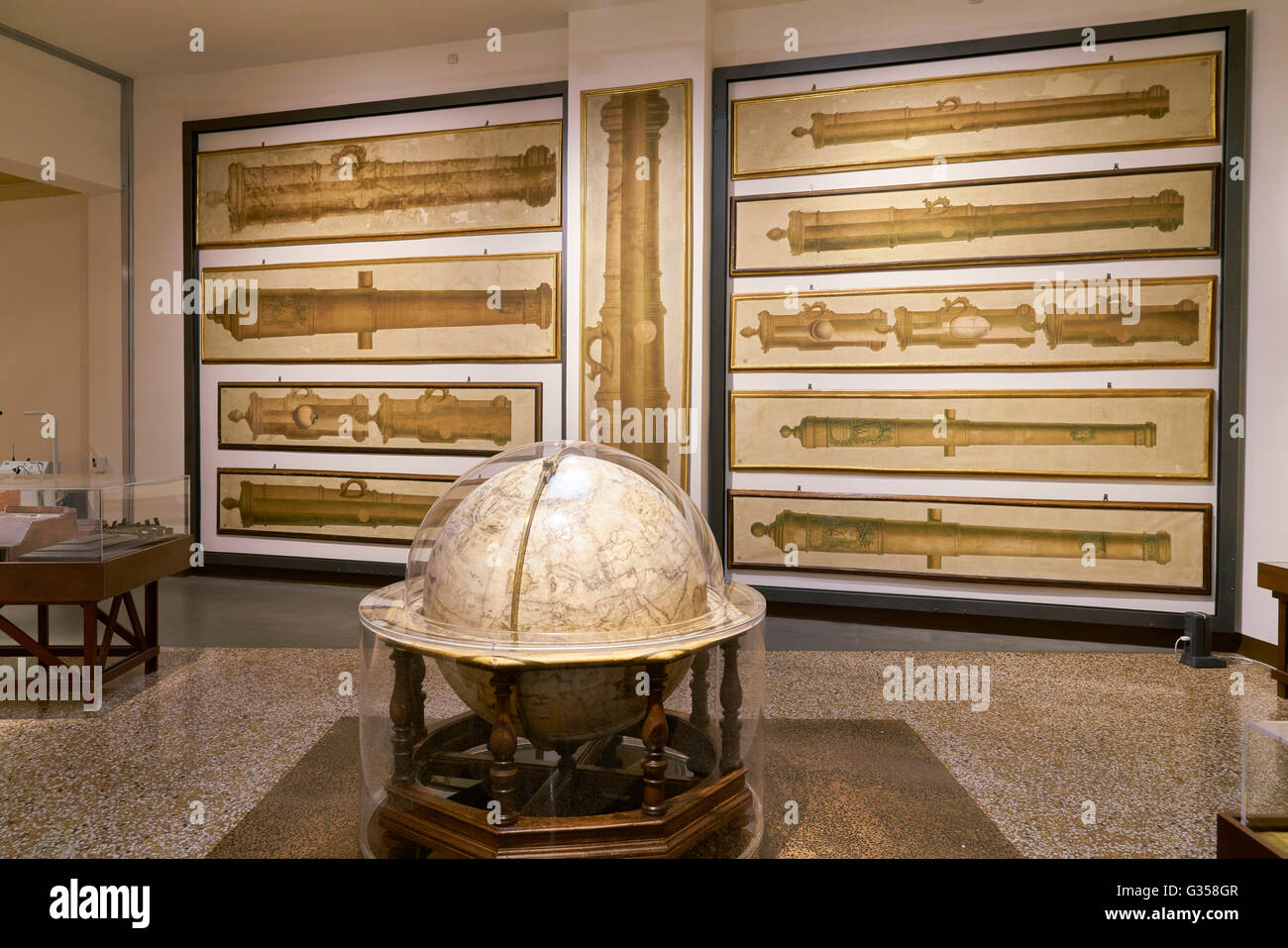 Les anciennes cartes et globes au Musée Poggi Poggi) au Palazzo Poggi, à l'Université de Bologne. Banque D'Images